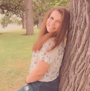 Meet your Posher, Alexis
